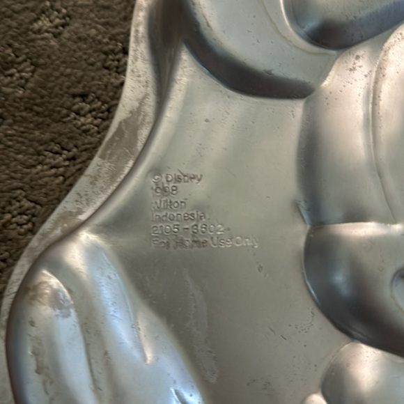 Wilton Minnie Mouse Disney cake pan - Picture 3 of 3